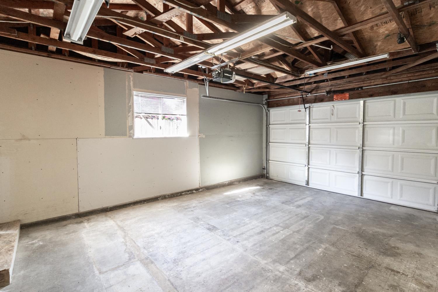12118 Hernandez Ave, Waterford, CA 95386