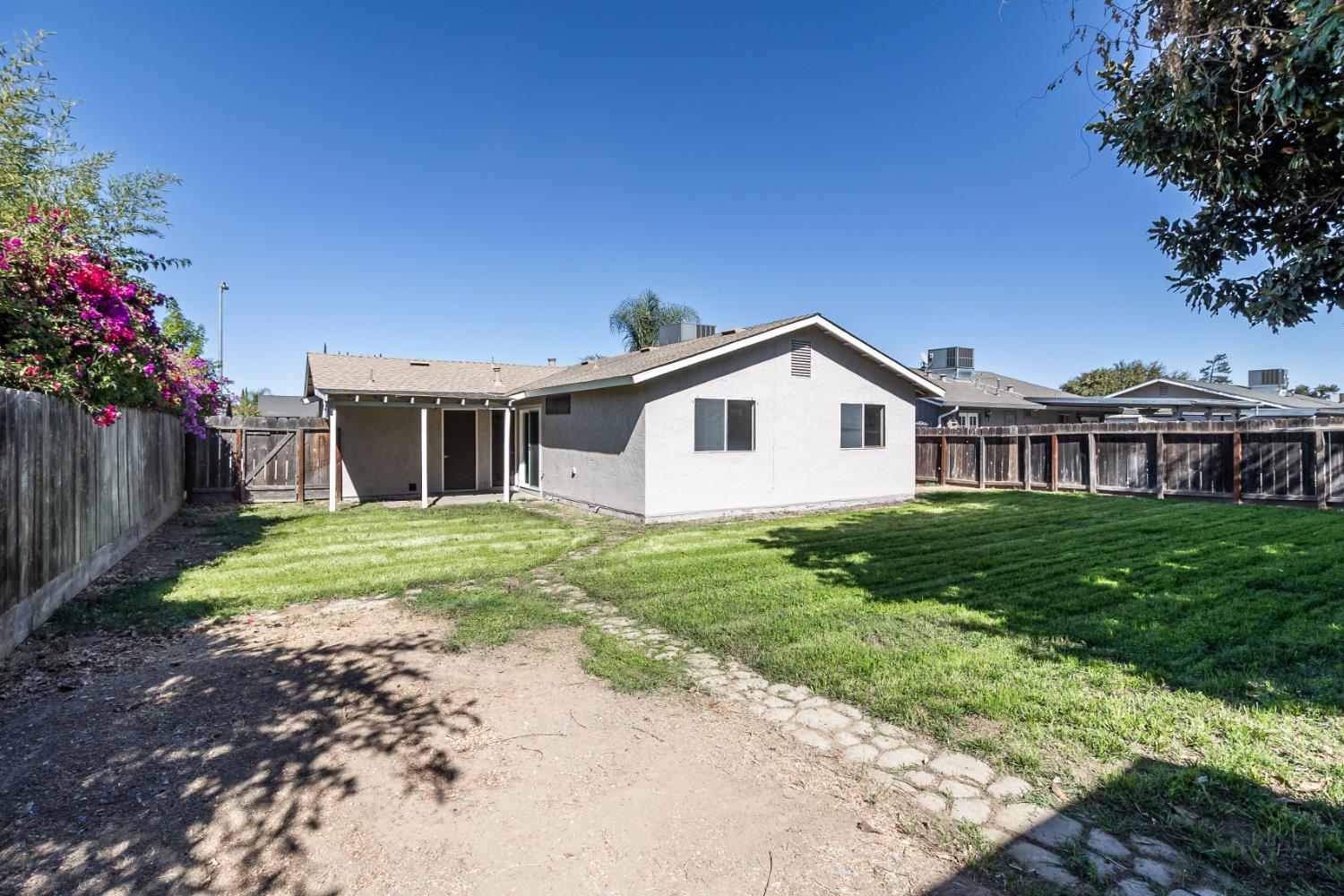 12118 Hernandez Ave, Waterford, CA 95386