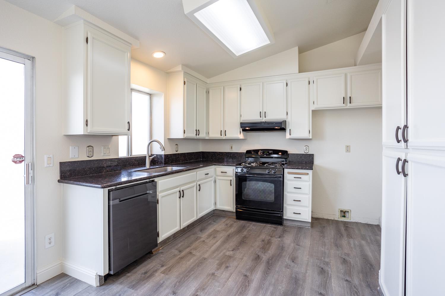 6013 Tennessee Ave, Riverbank, CA 95367