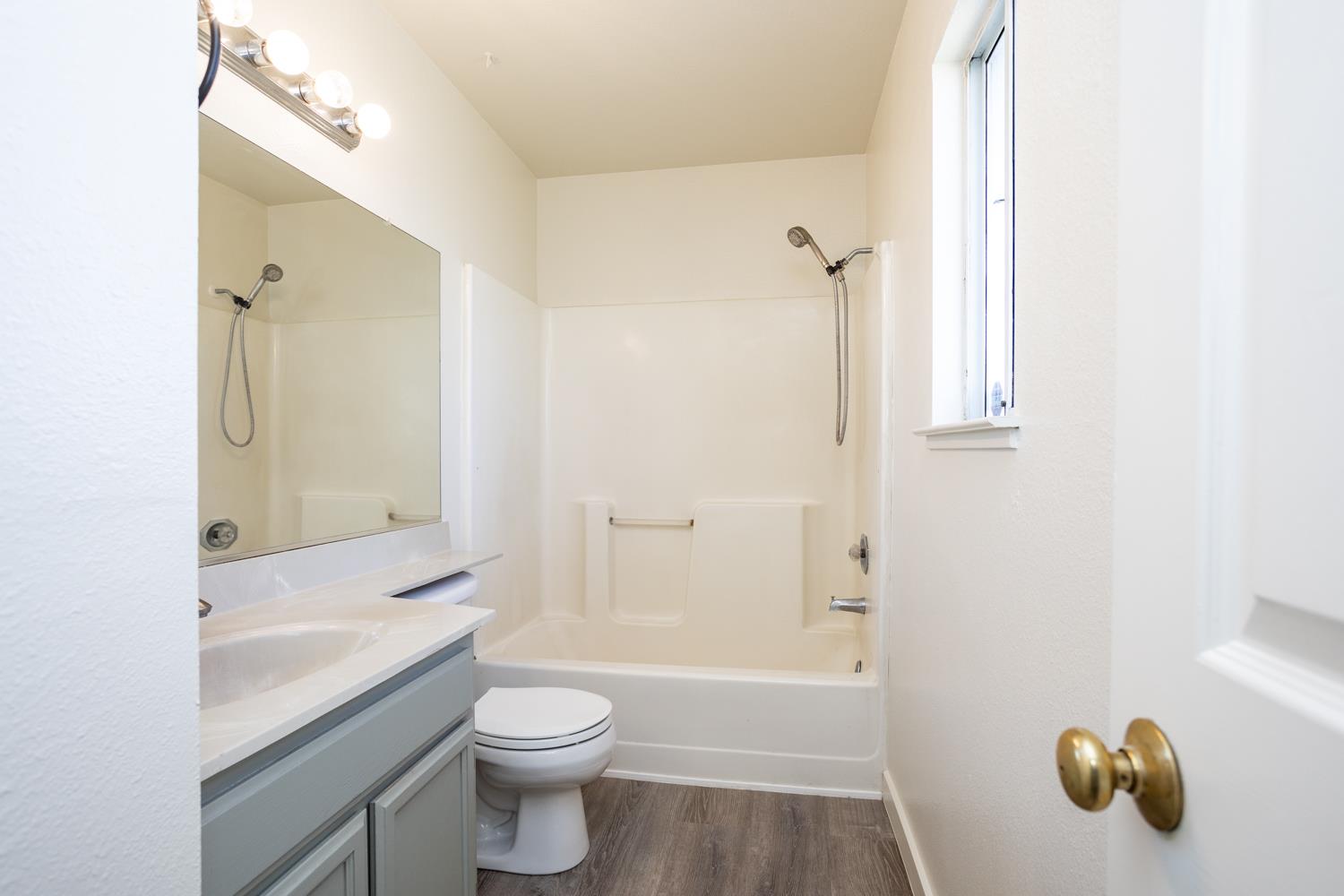 6013 Tennessee Ave, Riverbank, CA 95367