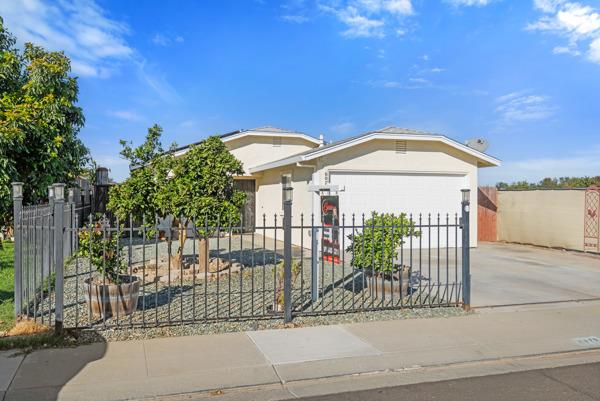 6073 Preakness Dr, Riverbank, CA 95367