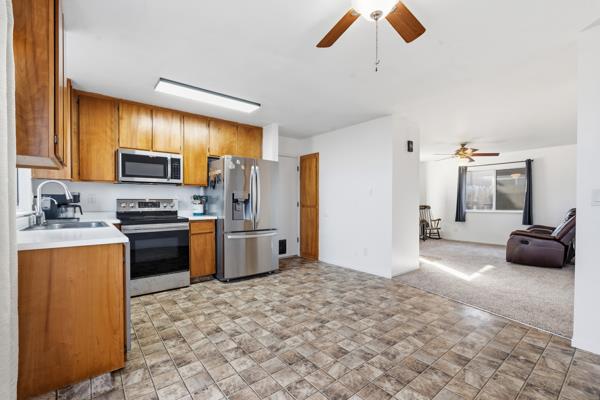 6073 Preakness Dr, Riverbank, CA 95367