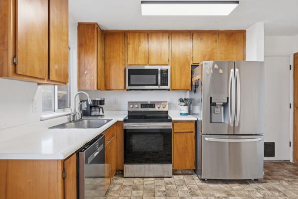 6073 Preakness Dr, Riverbank, CA 95367