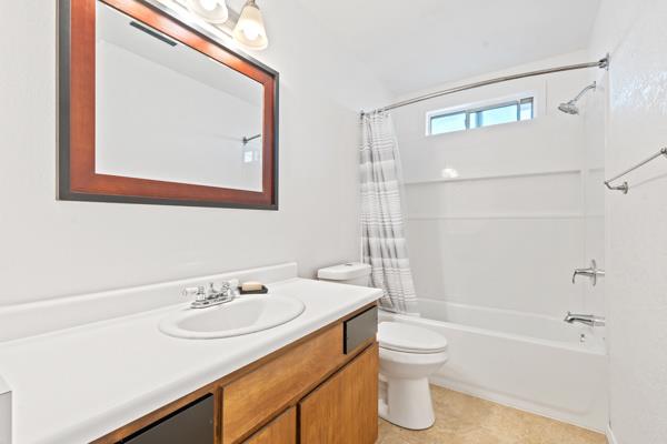 6073 Preakness Dr, Riverbank, CA 95367