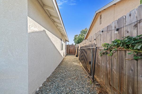 6073 Preakness Dr, Riverbank, CA 95367