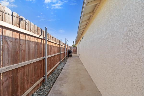 6073 Preakness Dr, Riverbank, CA 95367