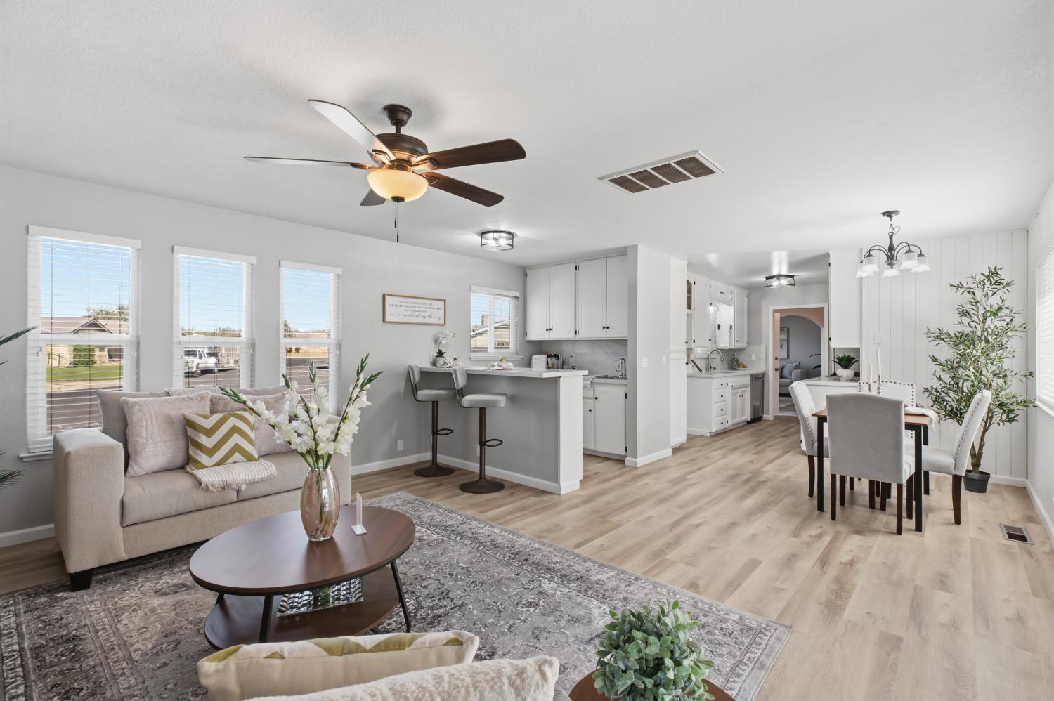 2301 Jordanollo St, Escalon, CA 95320