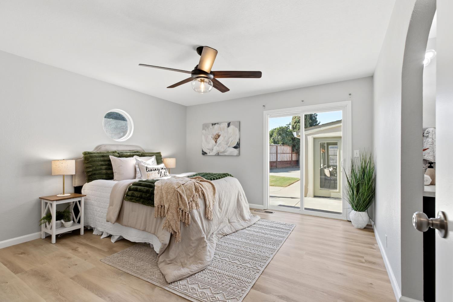 2301 Jordanollo St, Escalon, CA 95320