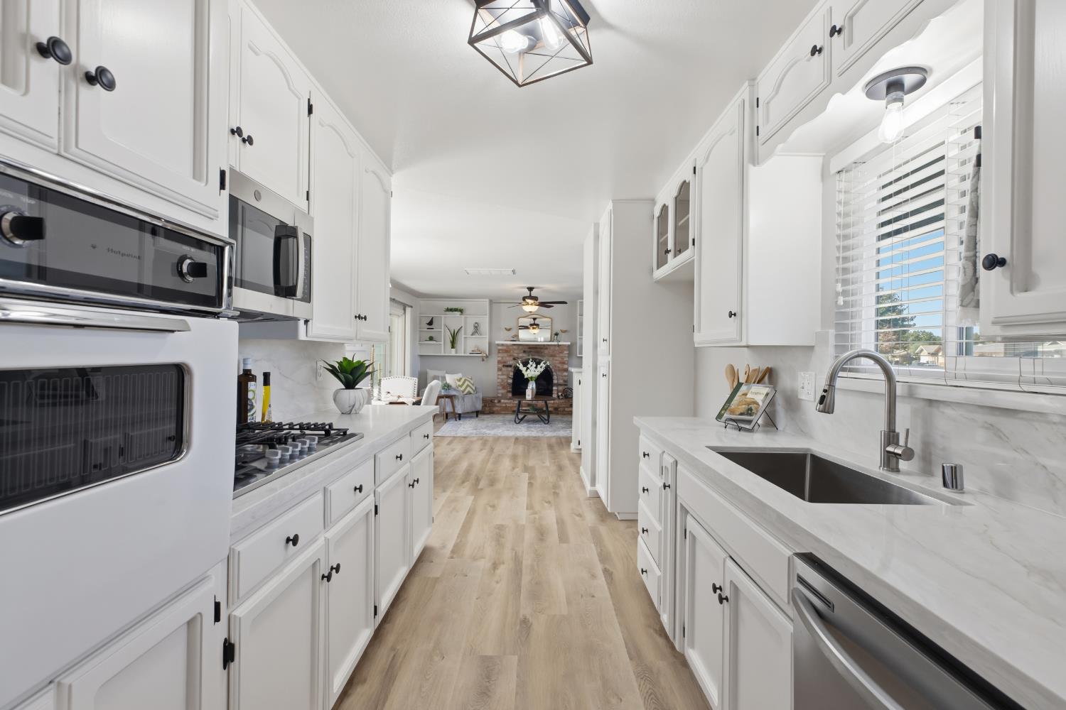 2301 Jordanollo St, Escalon, CA 95320