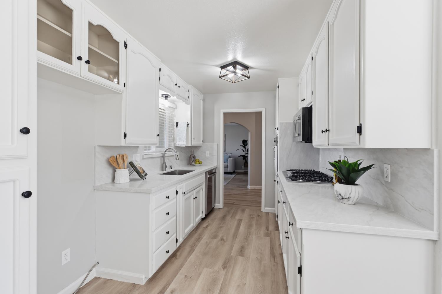 2301 Jordanollo St, Escalon, CA 95320