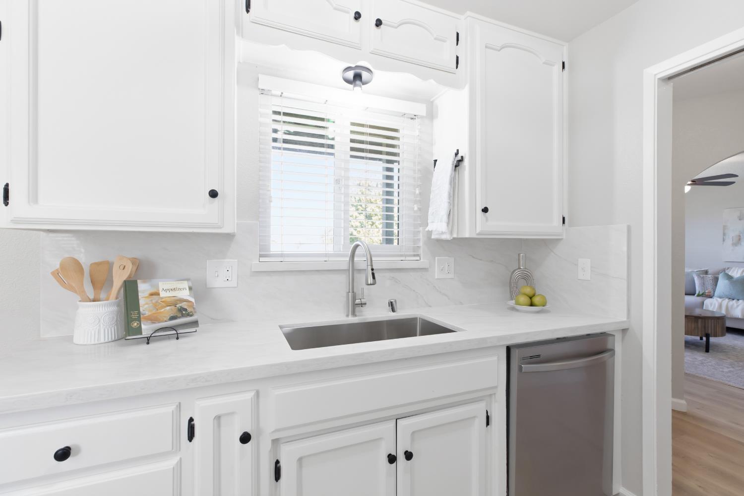 2301 Jordanollo St, Escalon, CA 95320