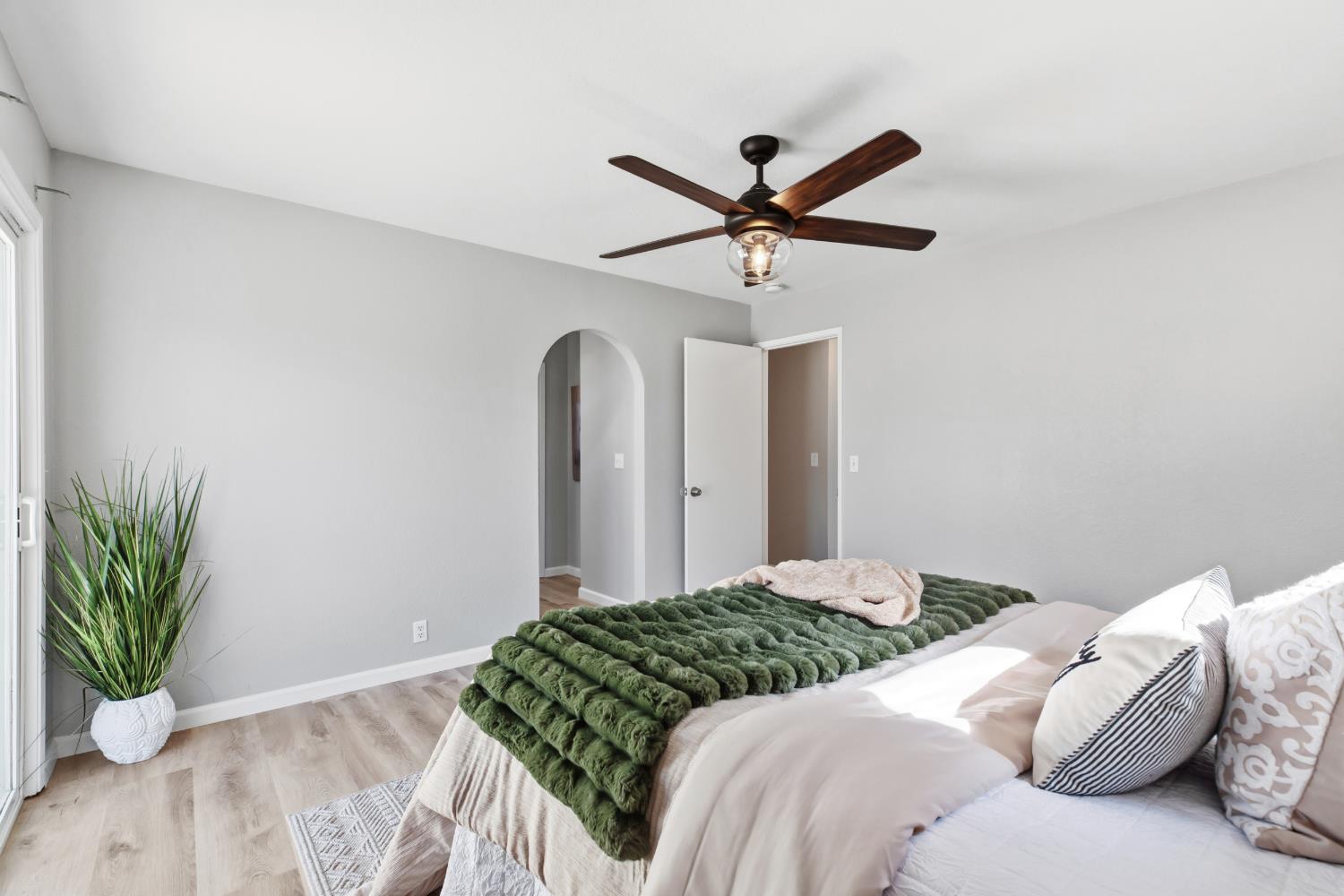 2301 Jordanollo St, Escalon, CA 95320