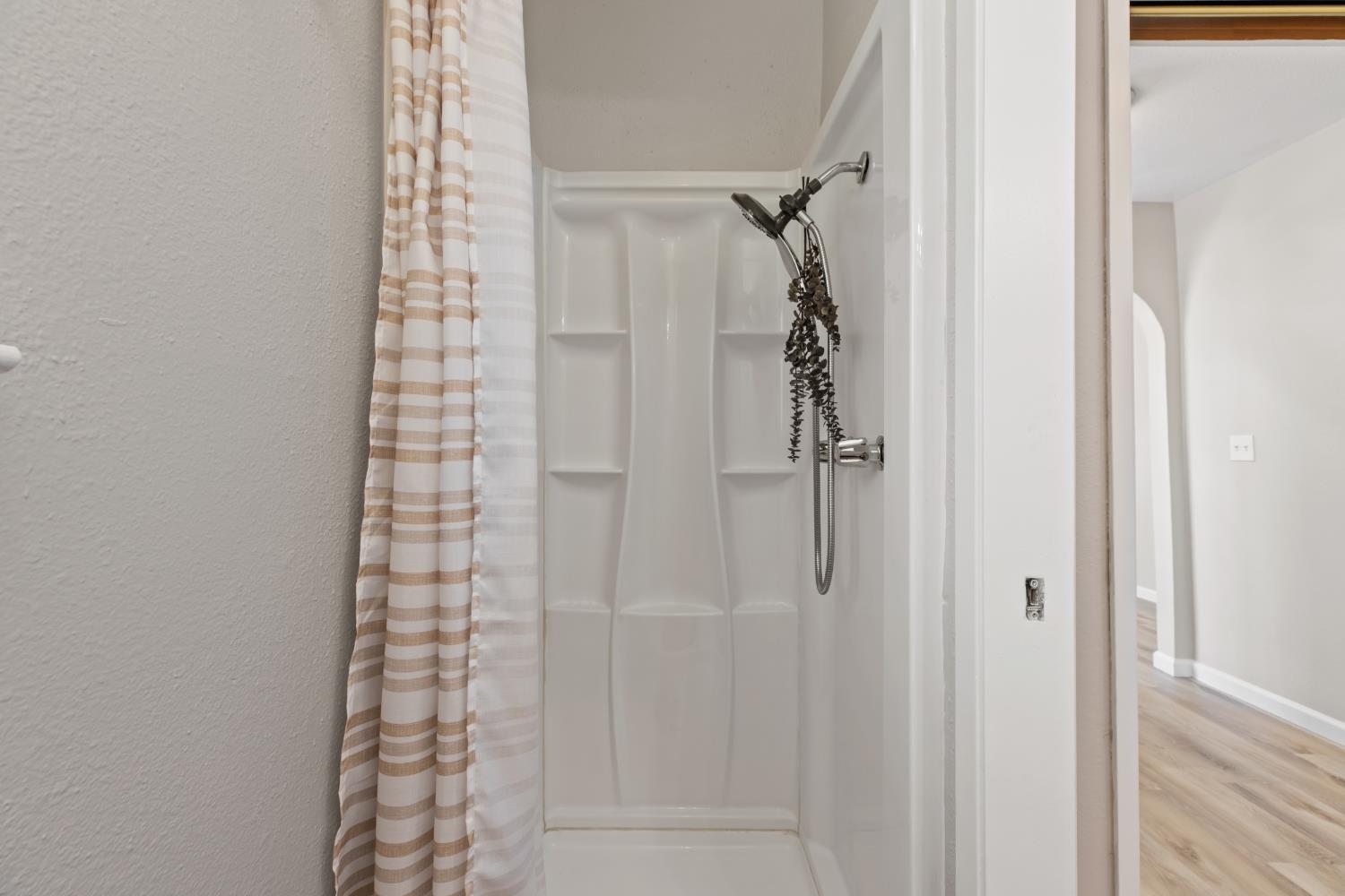 2301 Jordanollo St, Escalon, CA 95320