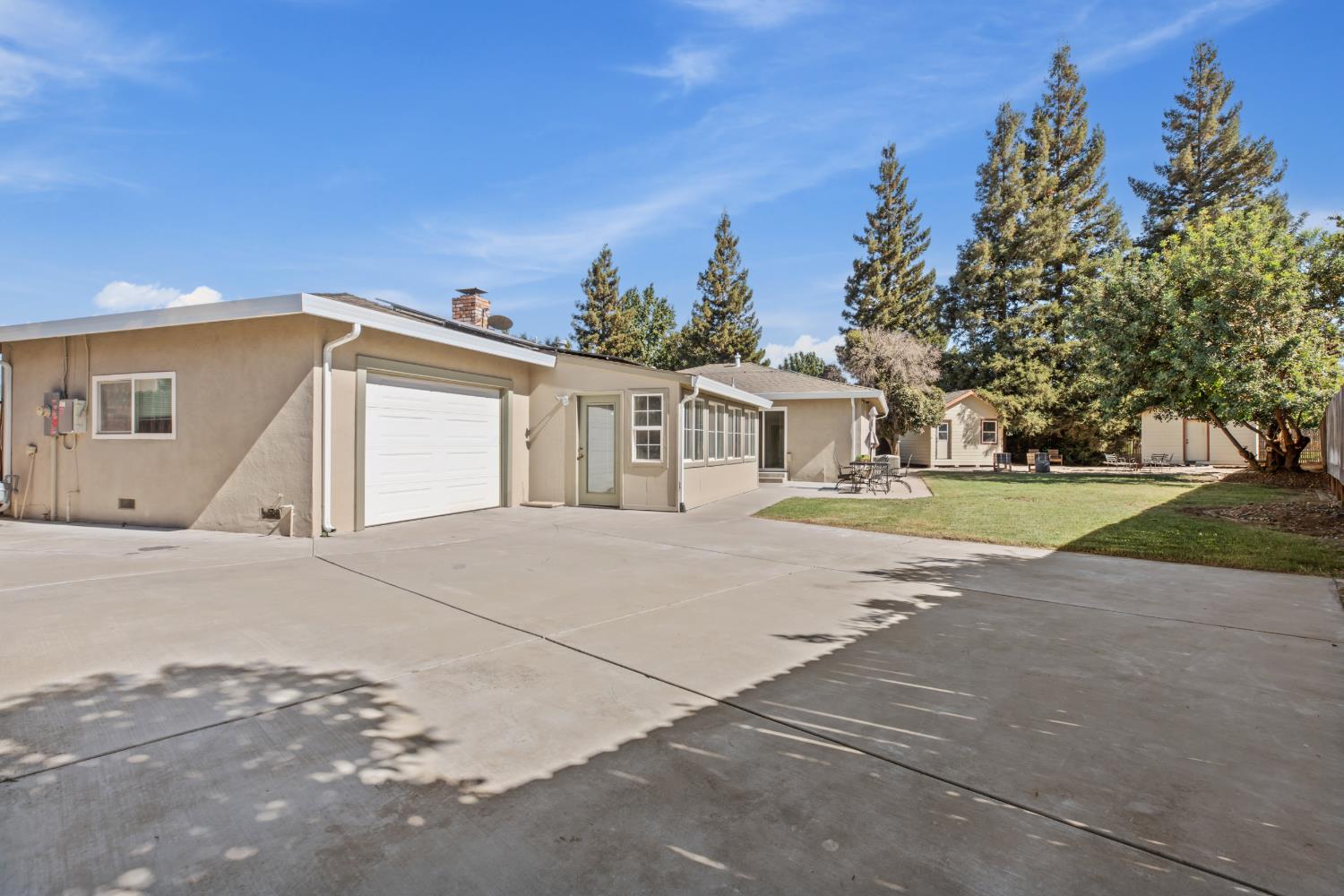 2301 Jordanollo St, Escalon, CA 95320