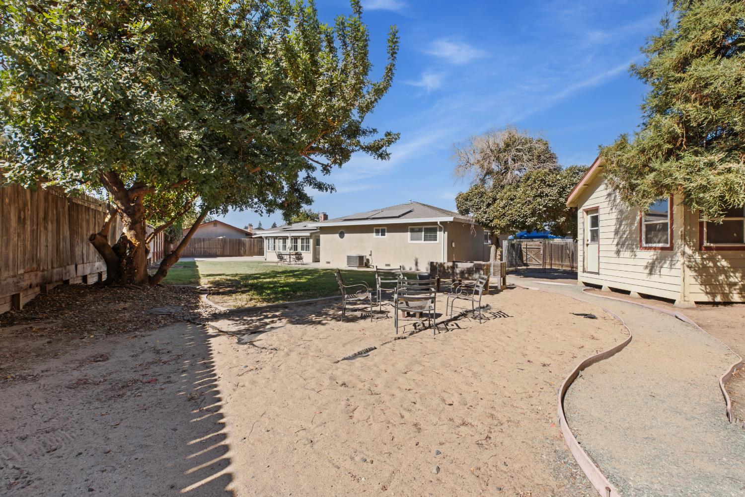2301 Jordanollo St, Escalon, CA 95320