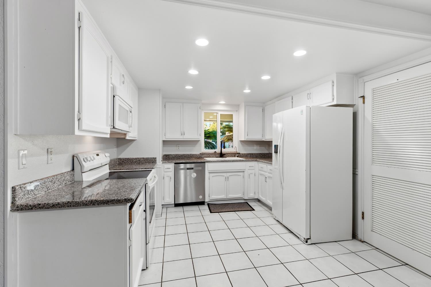 2332 Northridge Dr, Modesto, CA 95350