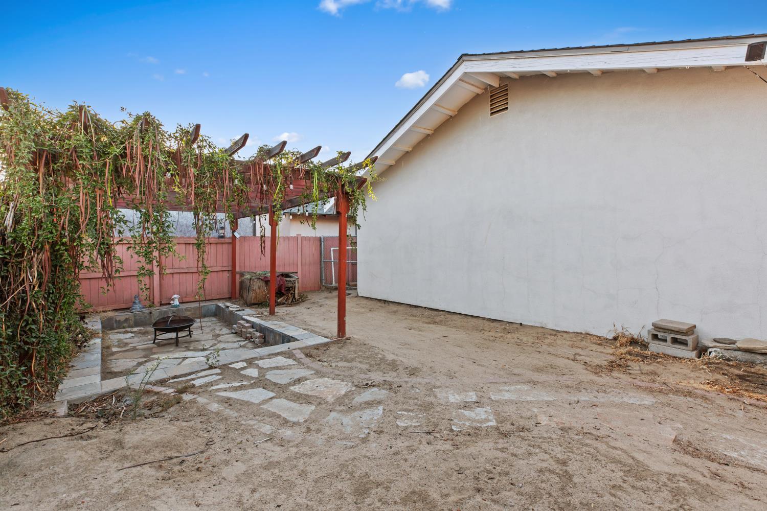 2332 Northridge Dr, Modesto, CA 95350