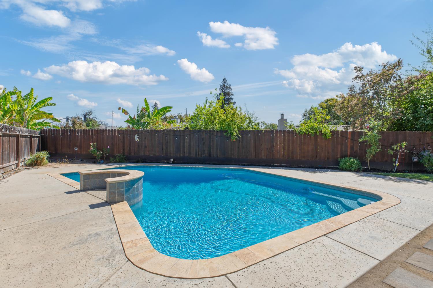 2104 Quebec Ct, Modesto, CA 95356