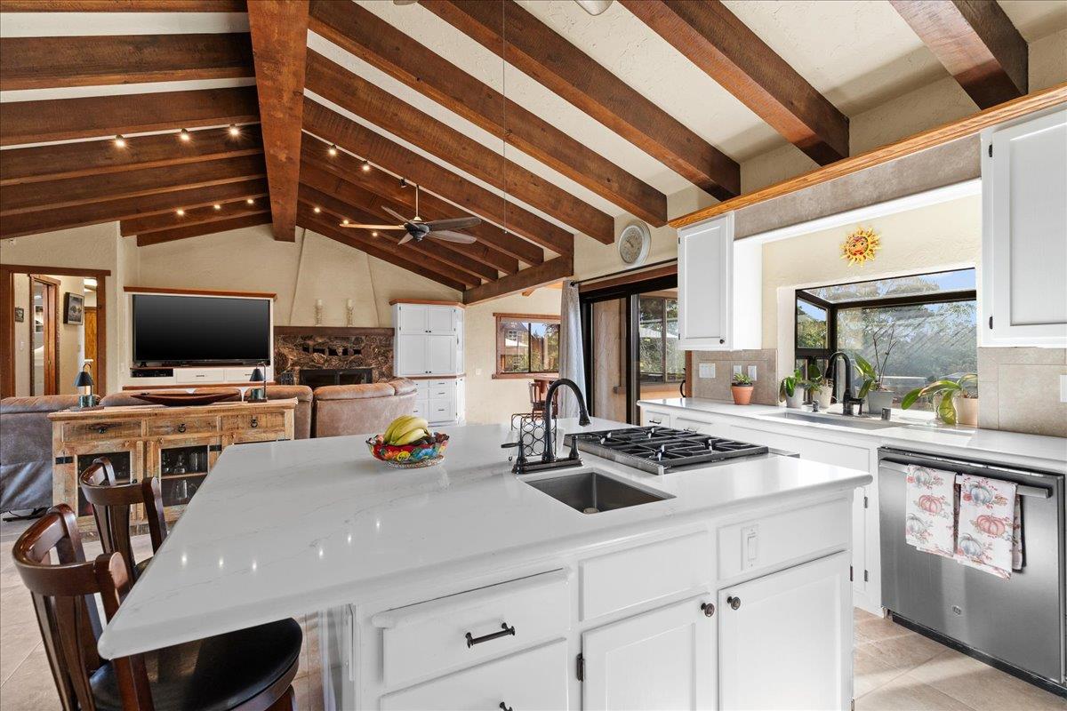 10722 Rawles Rd, Oakdale, CA 95361