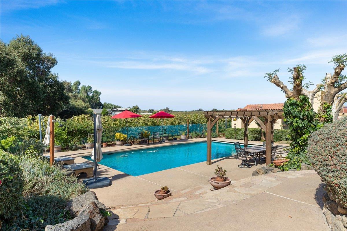 10722 Rawles Rd, Oakdale, CA 95361