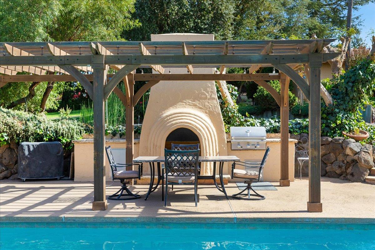 10722 Rawles Rd, Oakdale, CA 95361