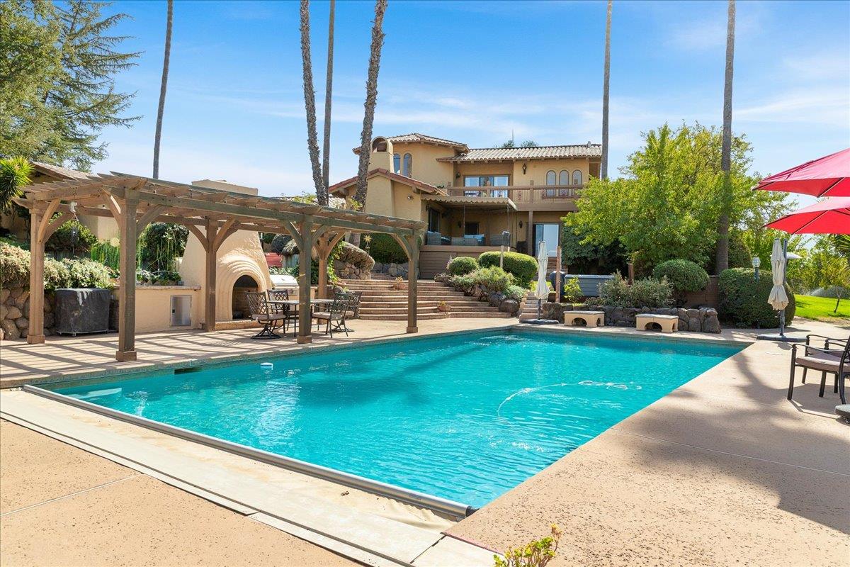 10722 Rawles Rd, Oakdale, CA 95361