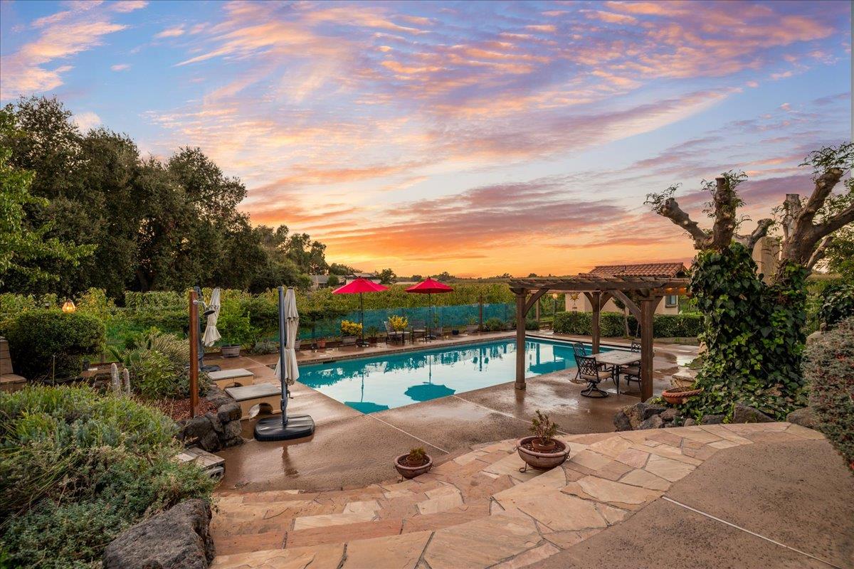 10722 Rawles Rd, Oakdale, CA 95361