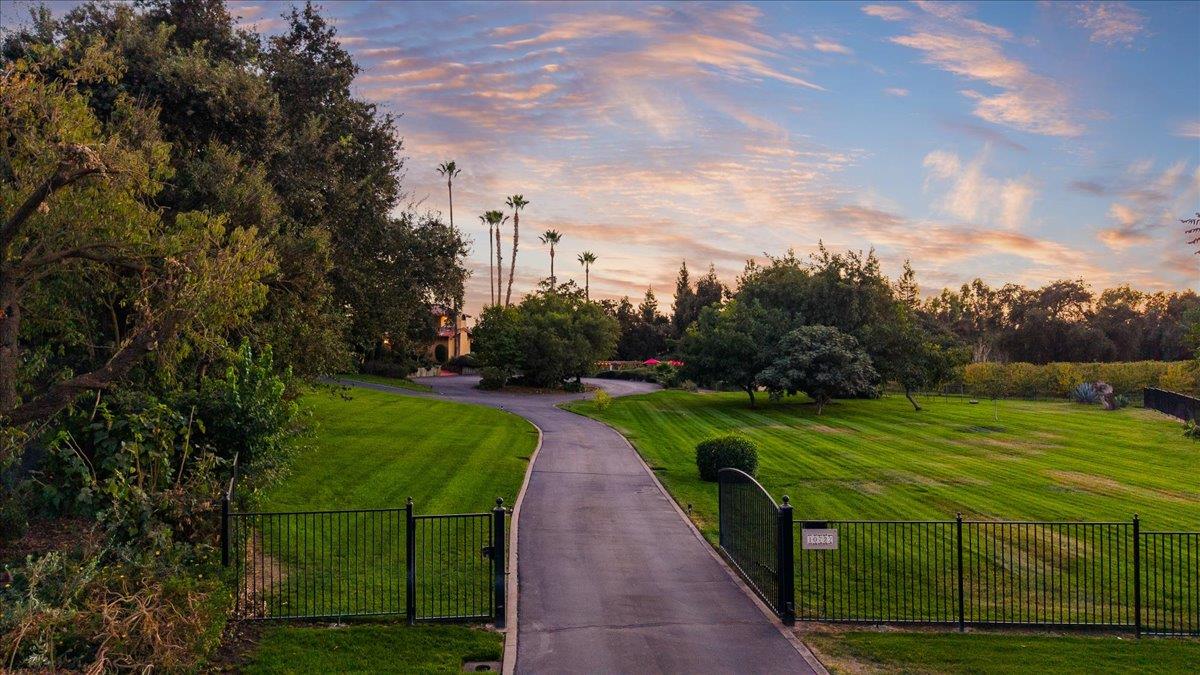 10722 Rawles Rd, Oakdale, CA 95361