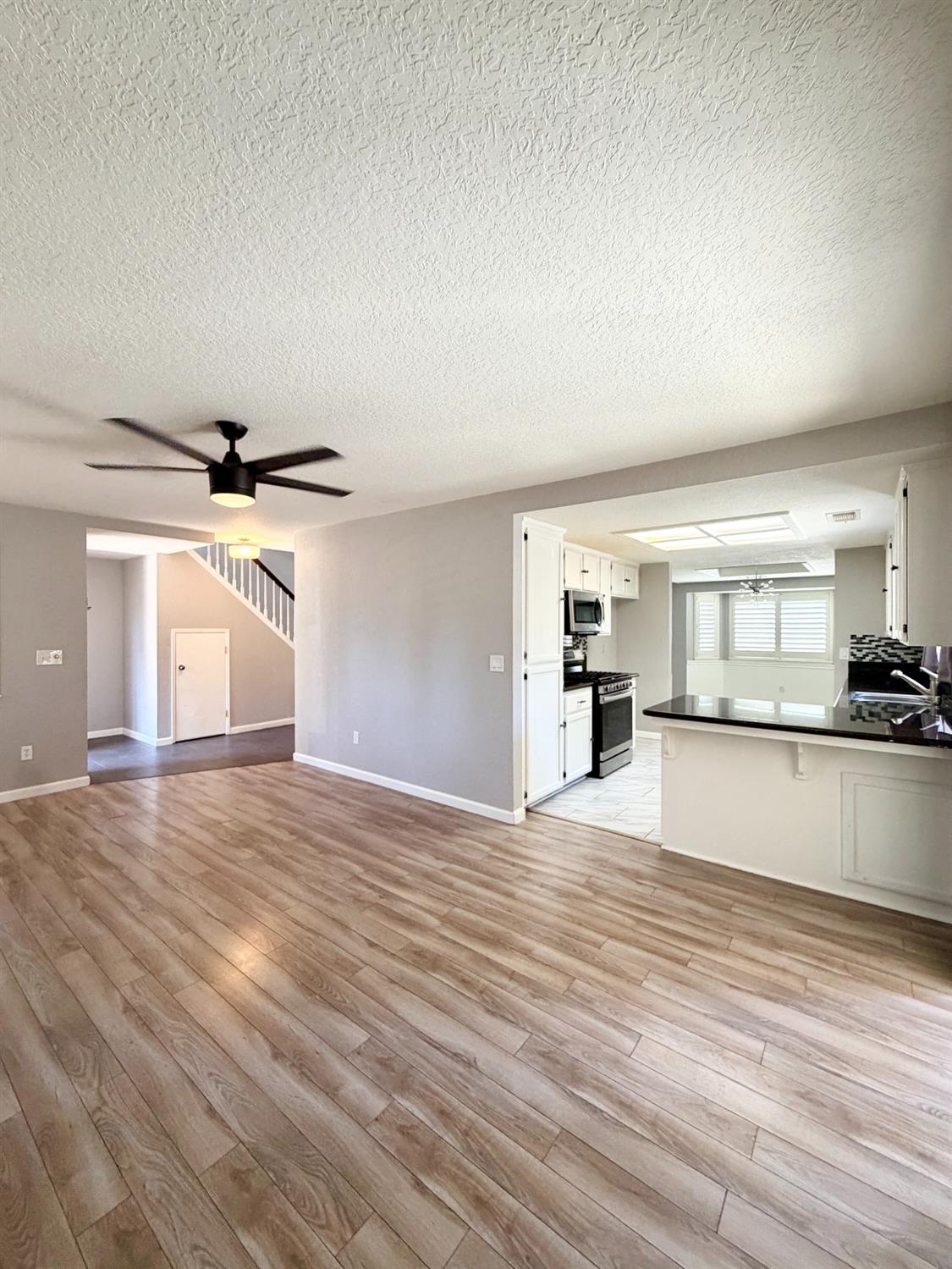 2609 Beatrice LN, Modesto, CA 95355