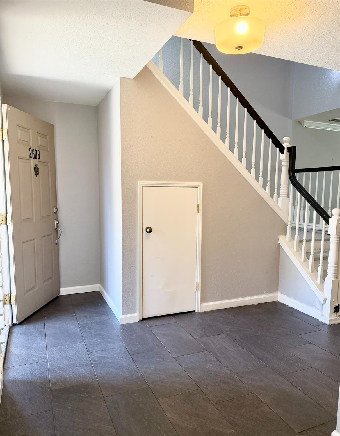 2609 Beatrice LN, Modesto, CA 95355