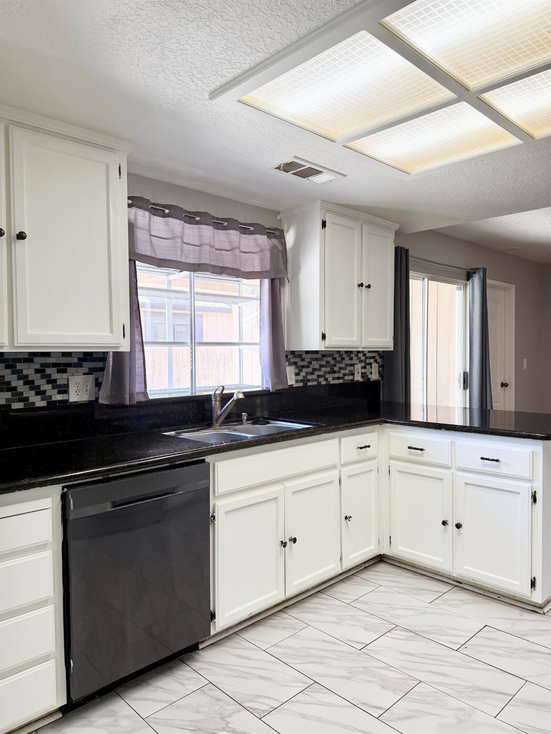 2609 Beatrice LN, Modesto, CA 95355