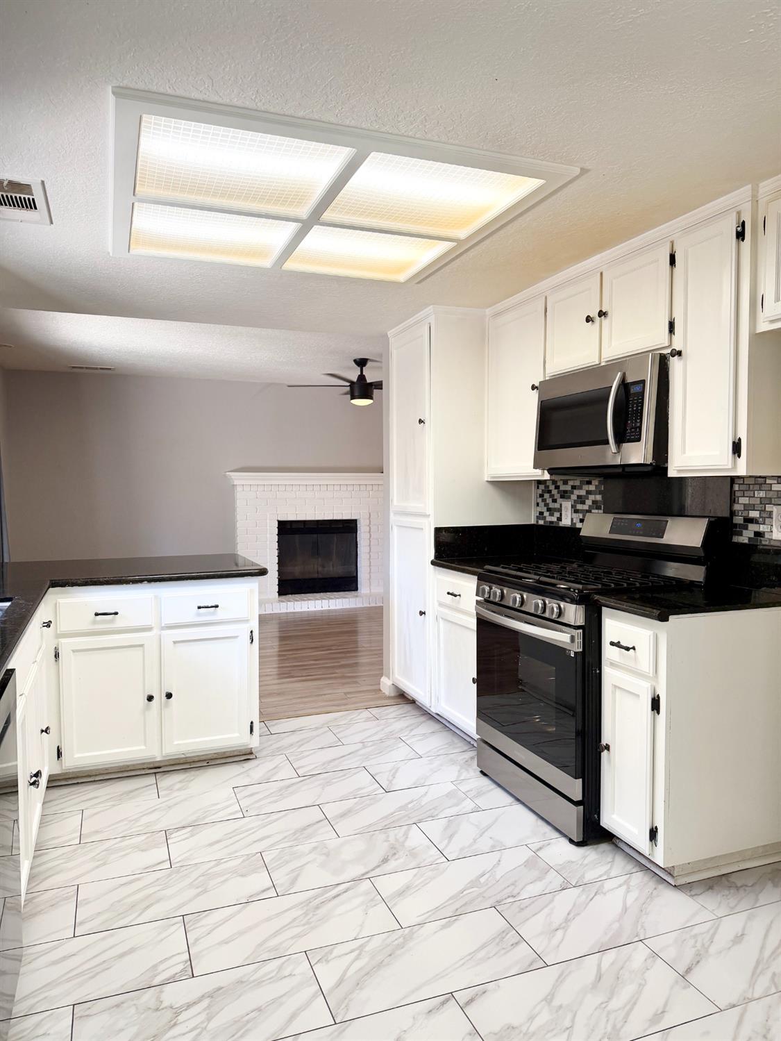 2609 Beatrice LN, Modesto, CA 95355