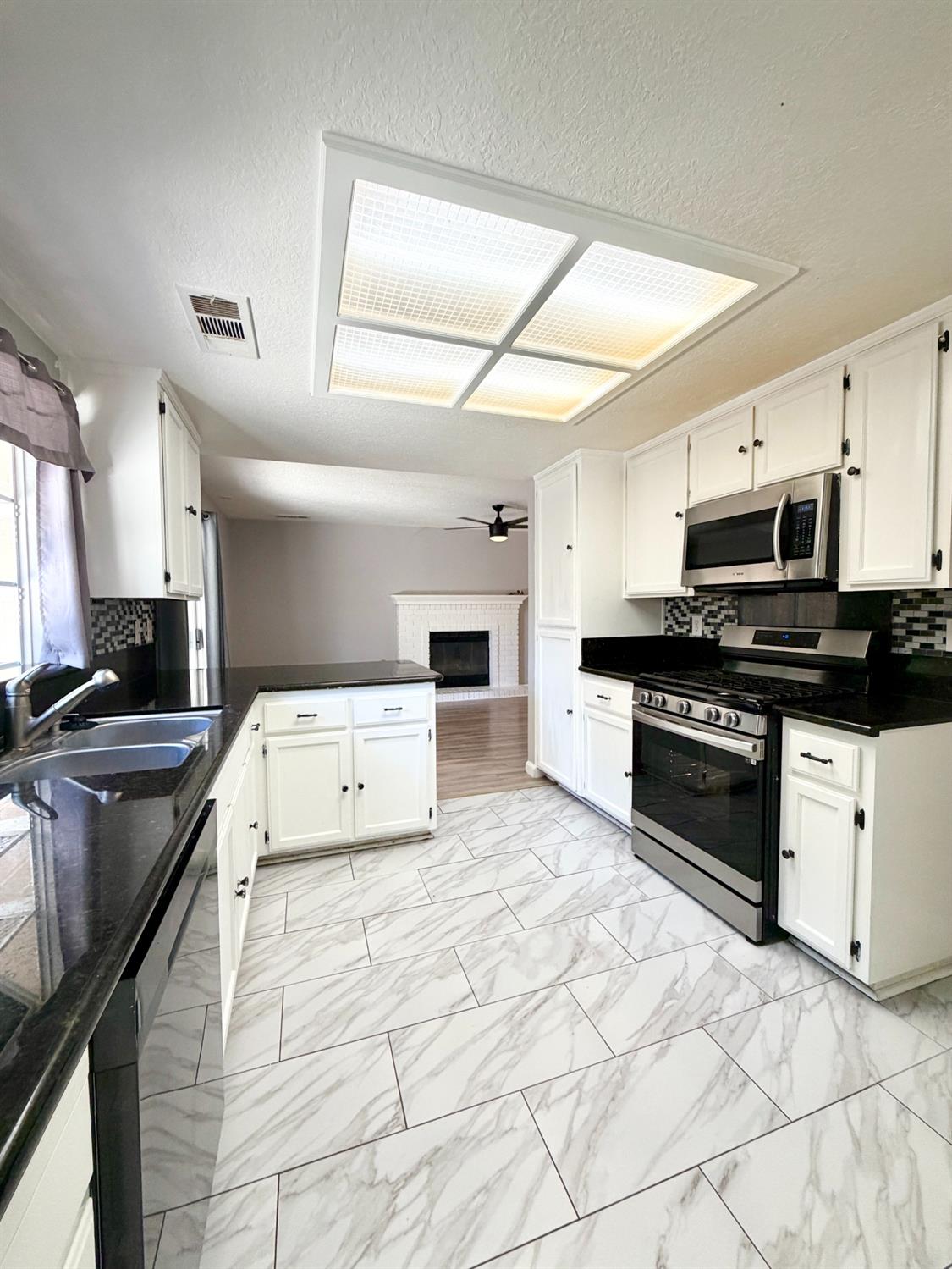 2609 Beatrice LN, Modesto, CA 95355