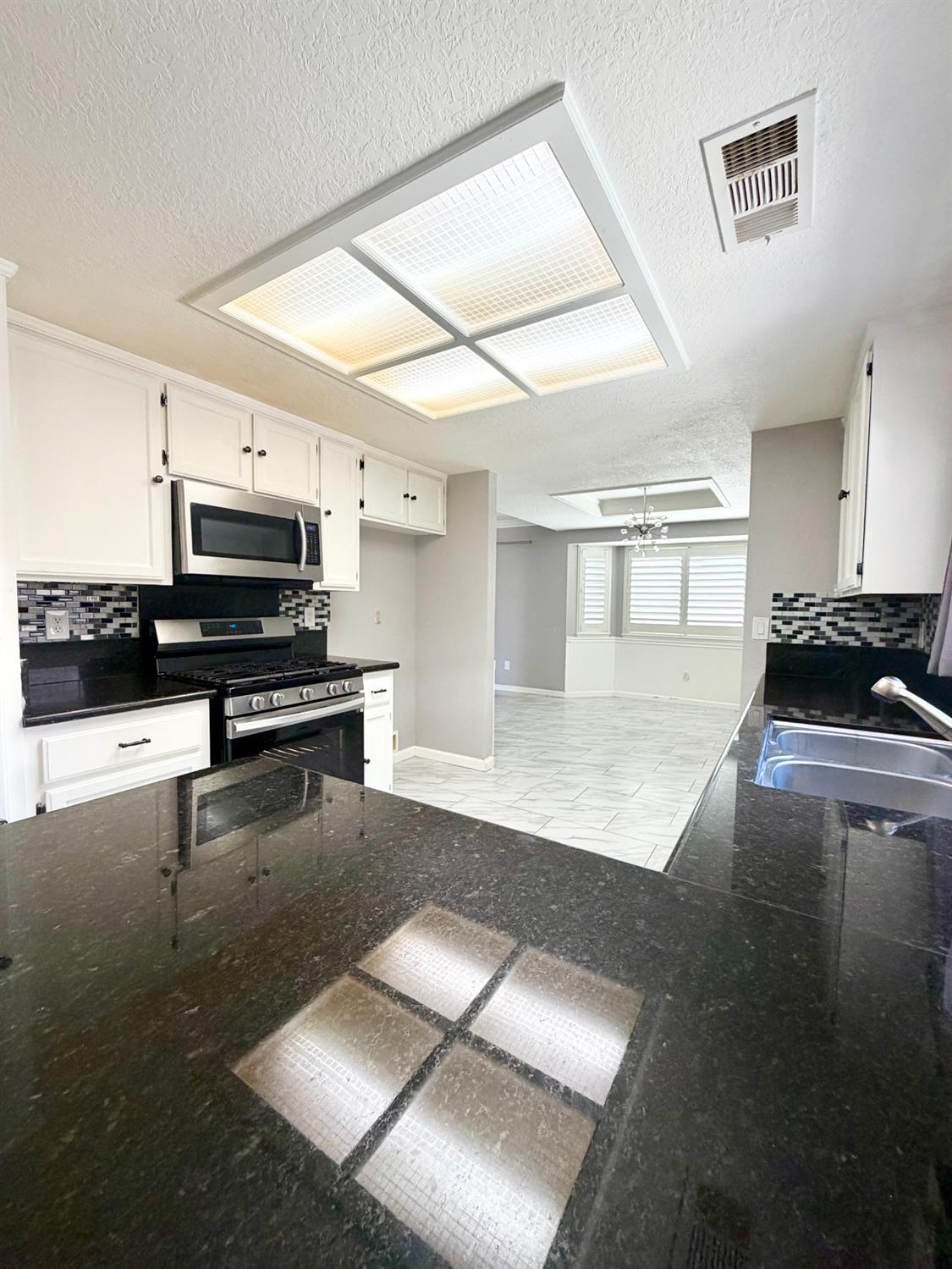 2609 Beatrice LN, Modesto, CA 95355