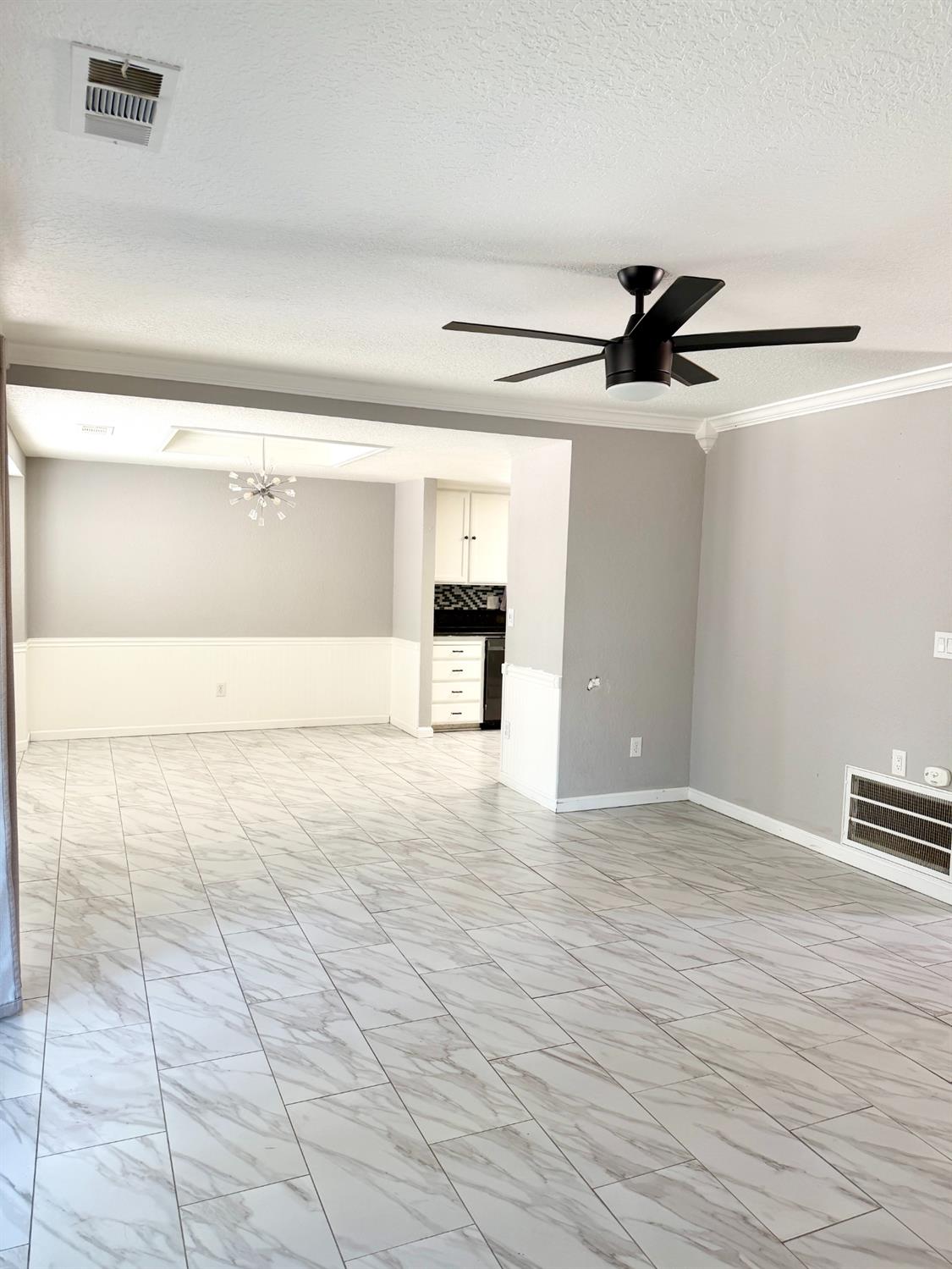 2609 Beatrice LN, Modesto, CA 95355