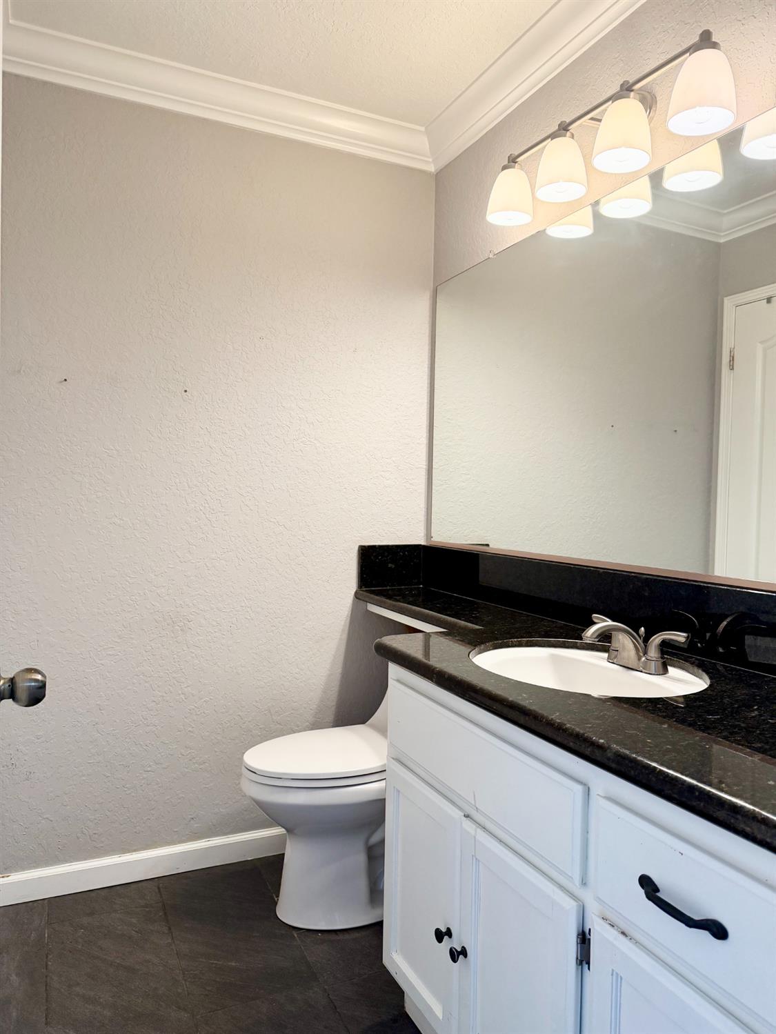 2609 Beatrice LN, Modesto, CA 95355