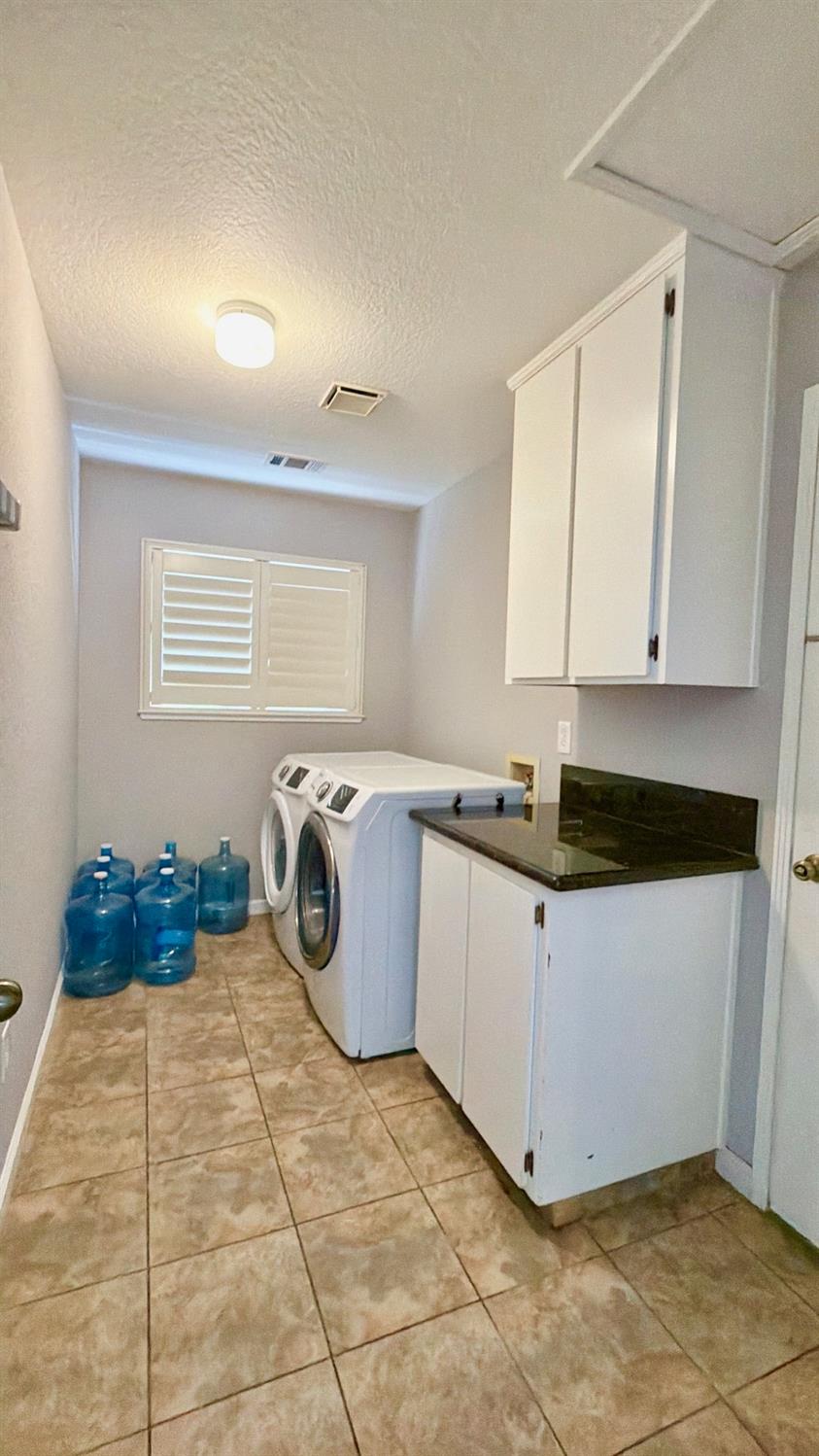 2609 Beatrice LN, Modesto, CA 95355