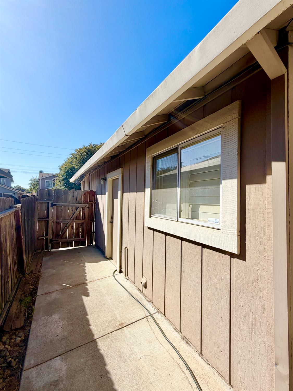 2609 Beatrice LN, Modesto, CA 95355