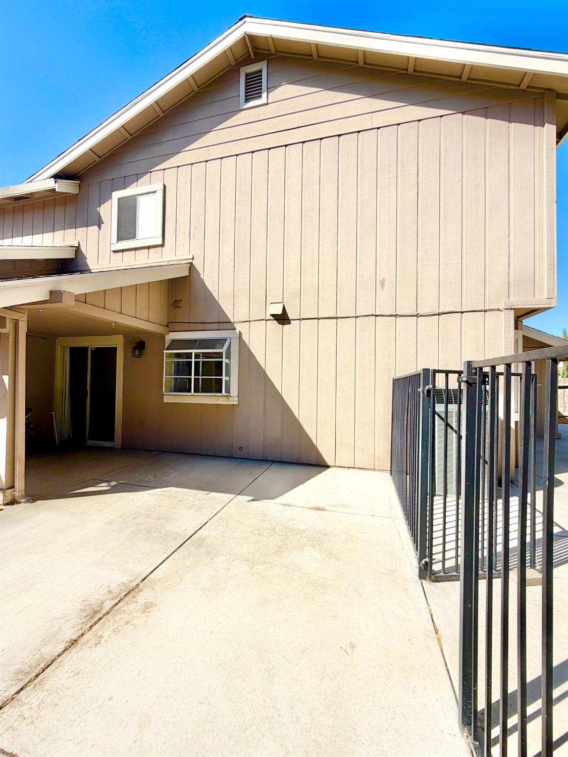 2609 Beatrice LN, Modesto, CA 95355