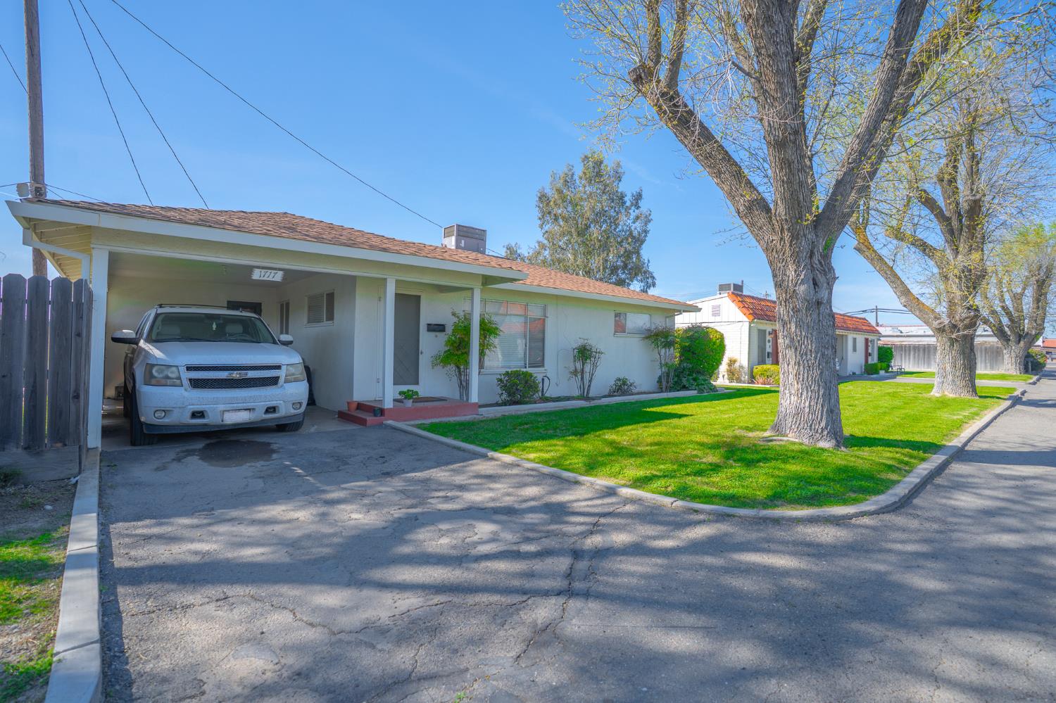 1711 E Pacheco Blvd, Los Banos, CA 93635