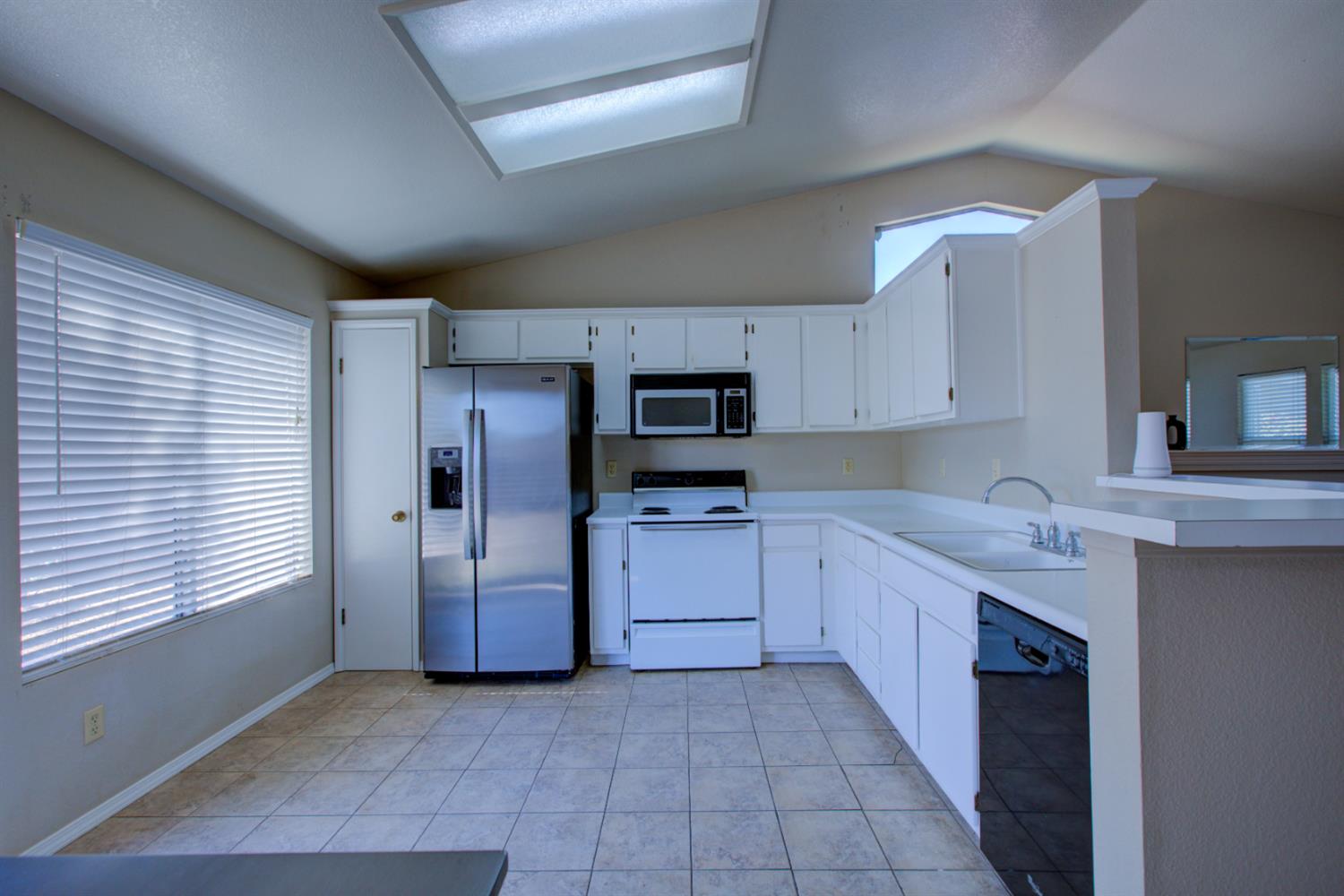 456 Buena Vista Dr, Merced, CA 95348