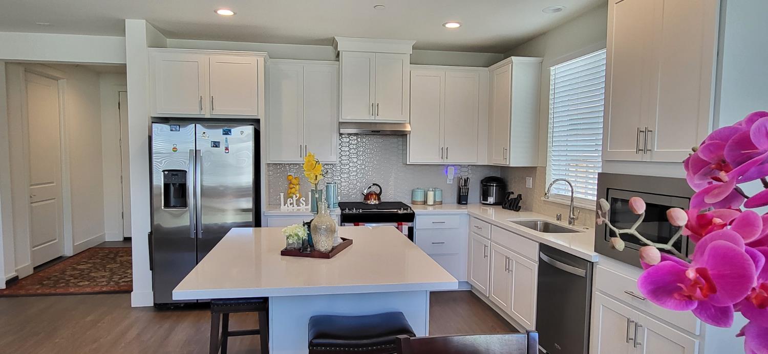 723 Heathridge St, Manteca, CA 95336