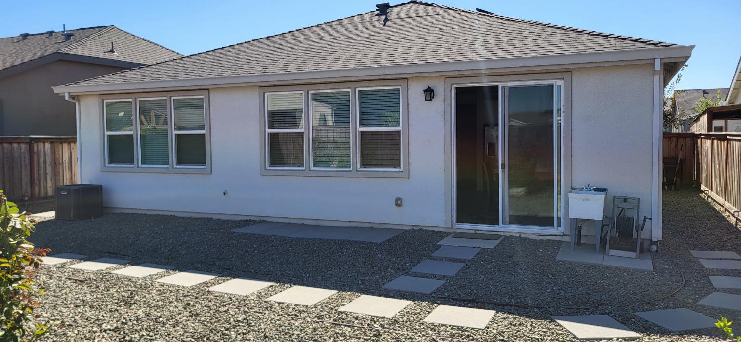 723 Heathridge St, Manteca, CA 95336