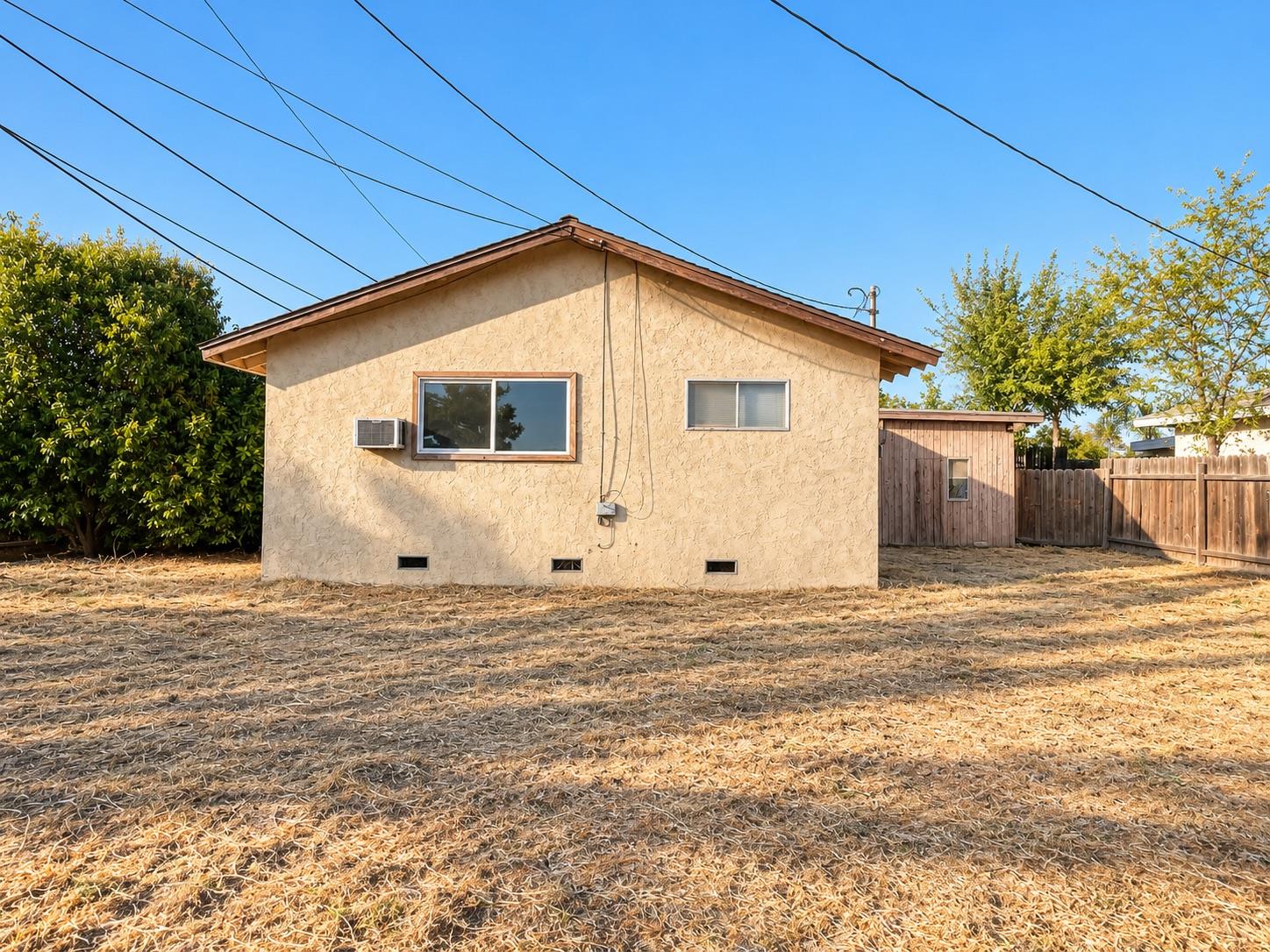 821 W Swift Ave, Fresno, CA 93705