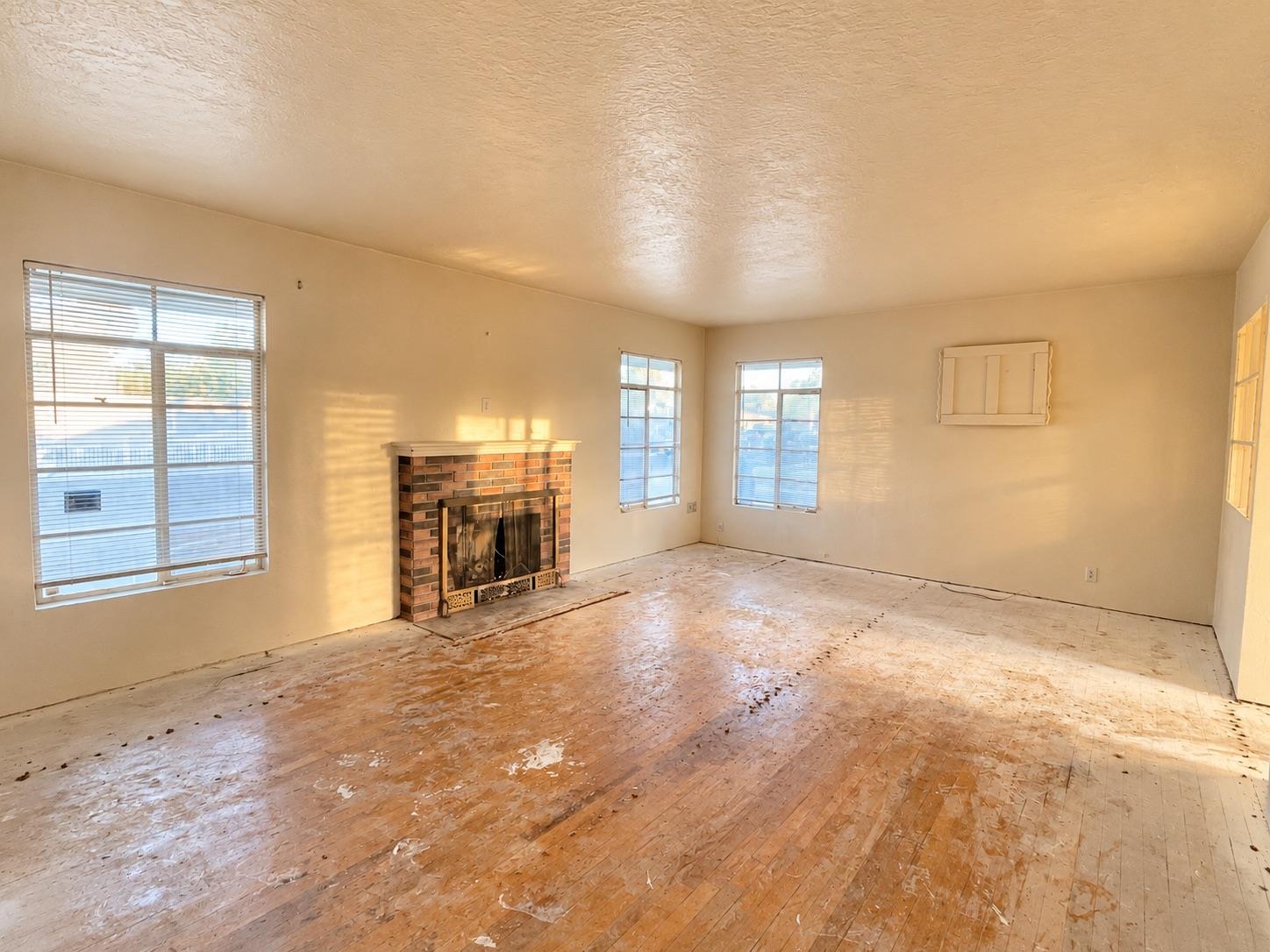 2545 N Millbrook Ave, Fresno, CA 93703
