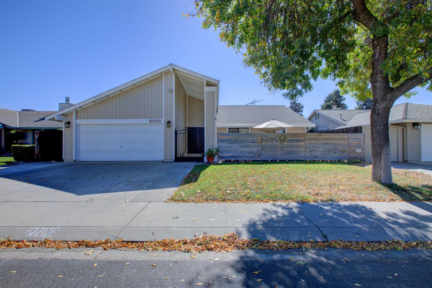 2700 Mill Oak Dr, Modesto, CA 95355