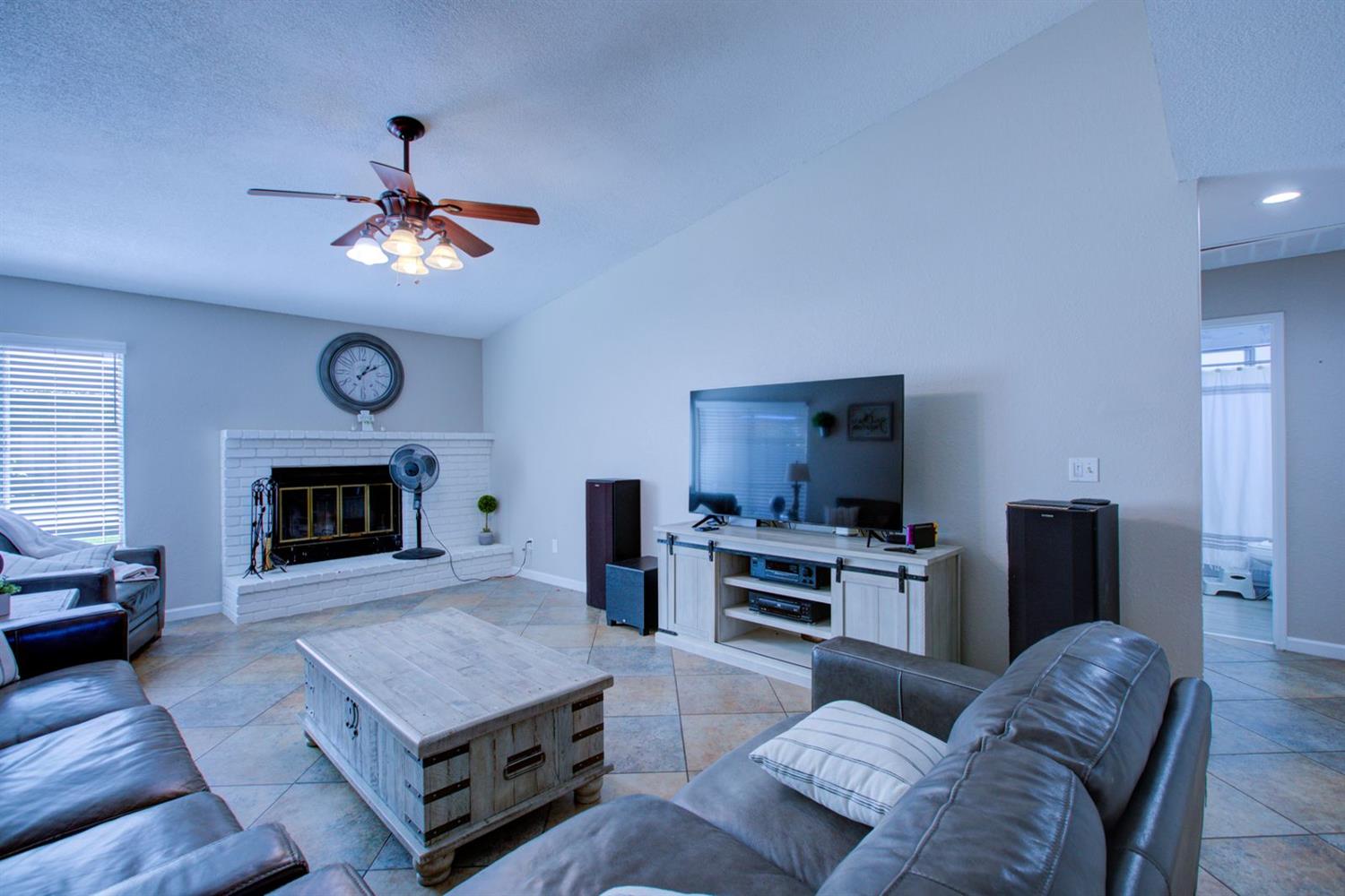 2700 Mill Oak Dr, Modesto, CA 95355