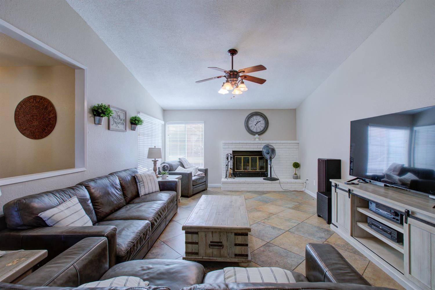 2700 Mill Oak Dr, Modesto, CA 95355