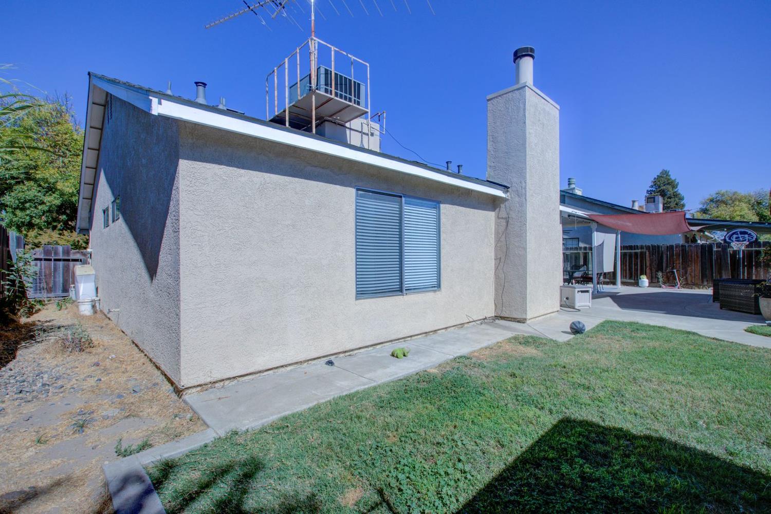 2700 Mill Oak Dr, Modesto, CA 95355