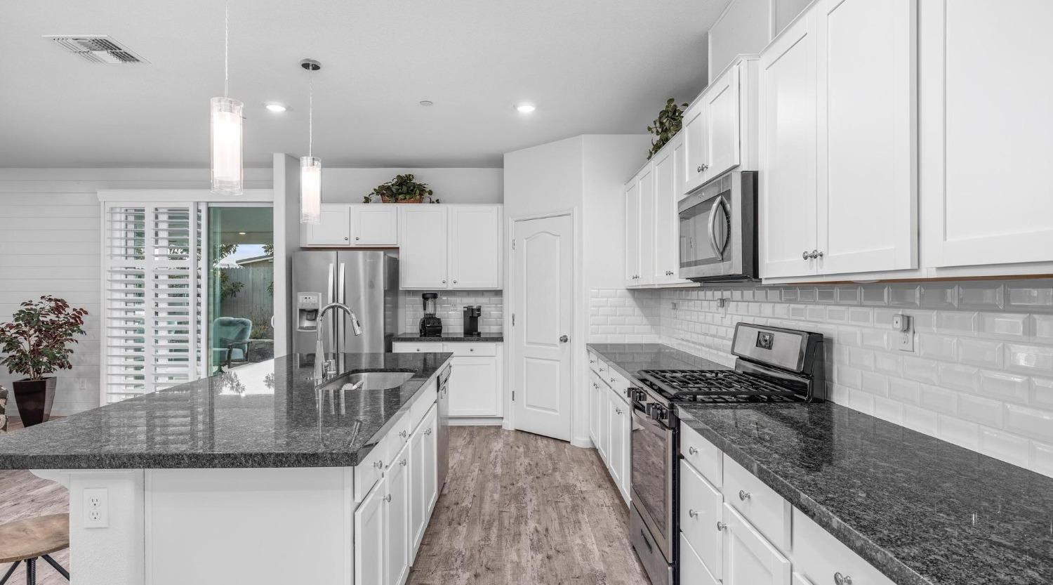 2612 Deer Grass Dr, Manteca, CA 95337